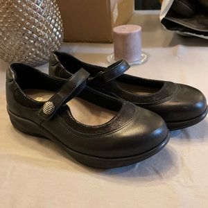 SAS Step Out Black Mary Jane - Size 9.5 Wide